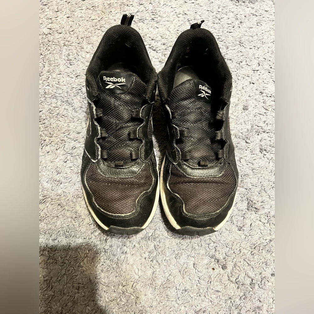 3/$15 Boys Reebok Tennis Shoes- Size 2 - Picture 1 of 4